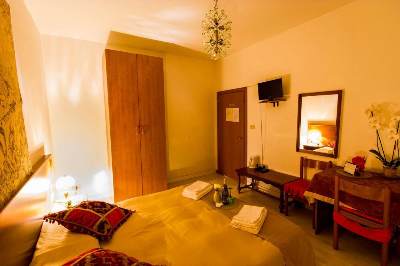 Venice Rainbow Hotel Bagian luar foto