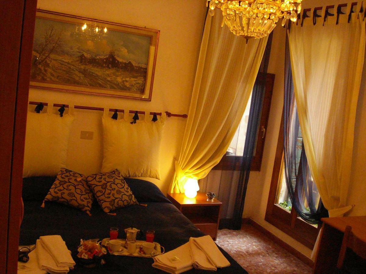 Venice Rainbow Hotel Bagian luar foto