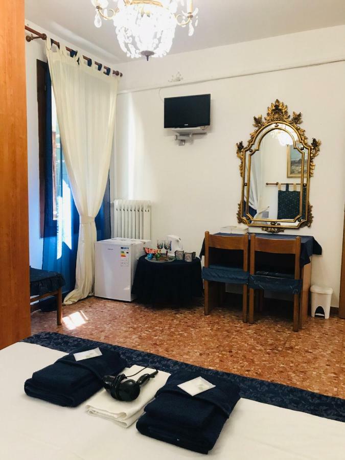 Venice Rainbow Hotel Bagian luar foto