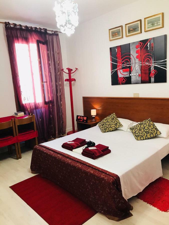 Venice Rainbow Hotel Bagian luar foto