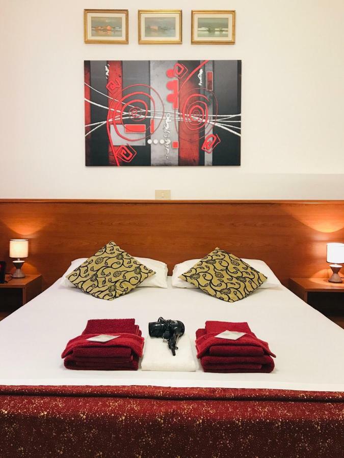 Venice Rainbow Hotel Bagian luar foto