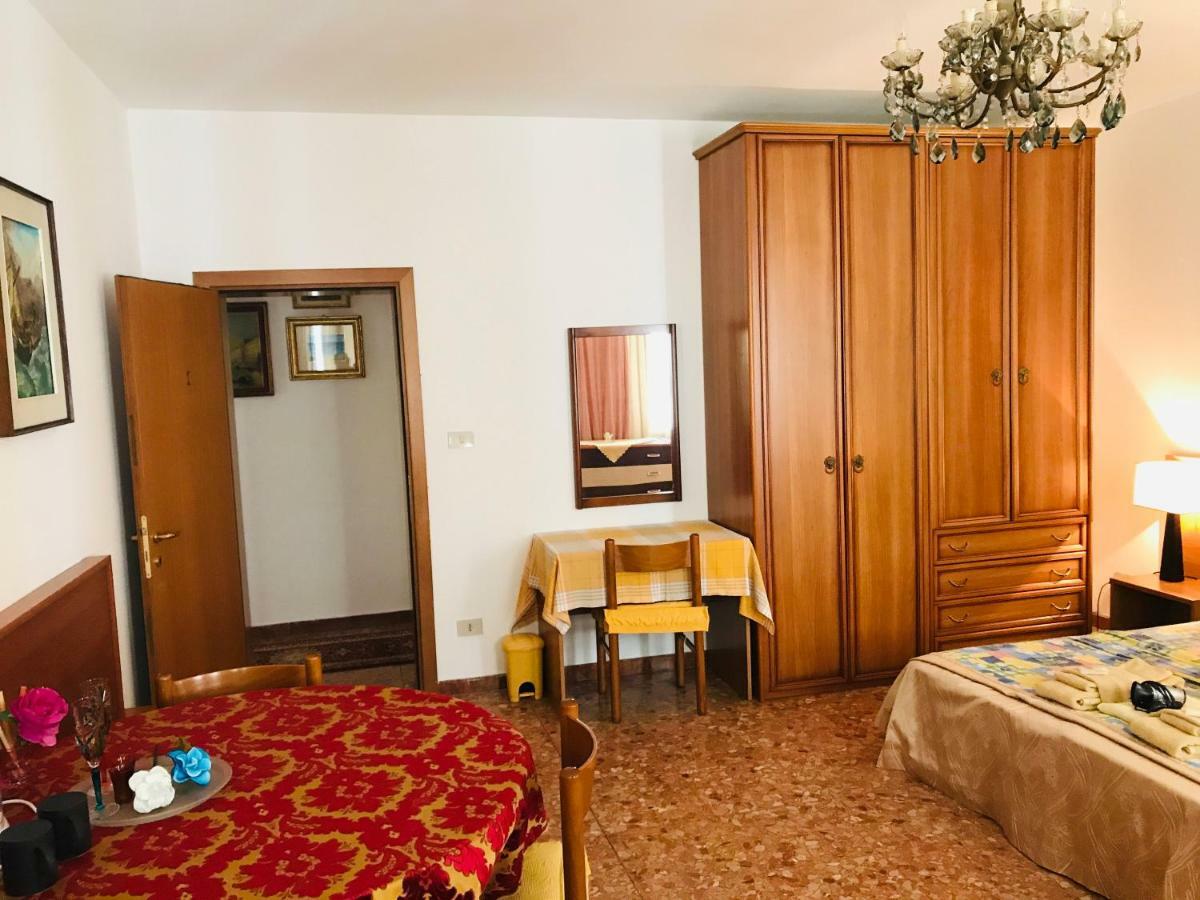 Venice Rainbow Hotel Bagian luar foto