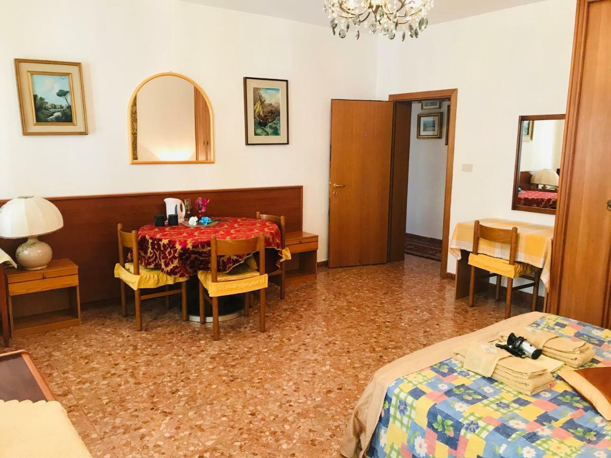 Venice Rainbow Hotel Bagian luar foto